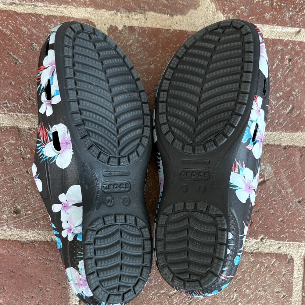 CROCS Black Floral Print Hawaiian Clogs with Colorful Accents - Picture 6 of 8